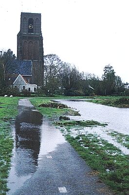 The tower of Ransdorp behind an overflowing moat